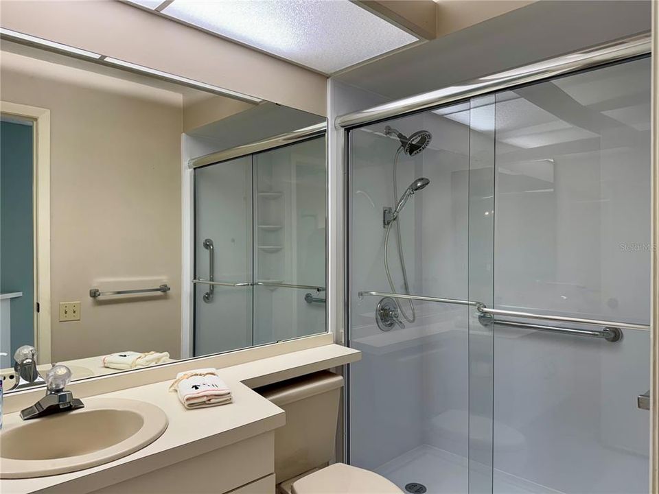 На продажу: $399,900 (2 спален, 2 ванн, 1624 Квадратных фут)