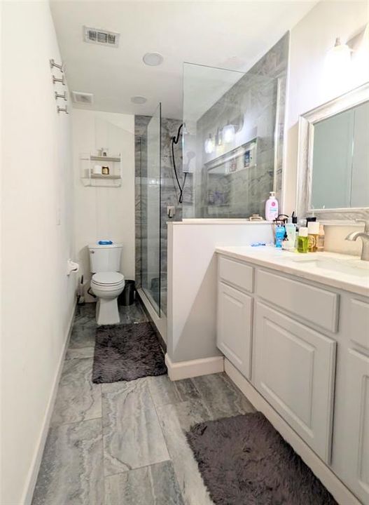 En Venta: $247,700 (2 camas, 2 baños, 870 Pies cuadrados)