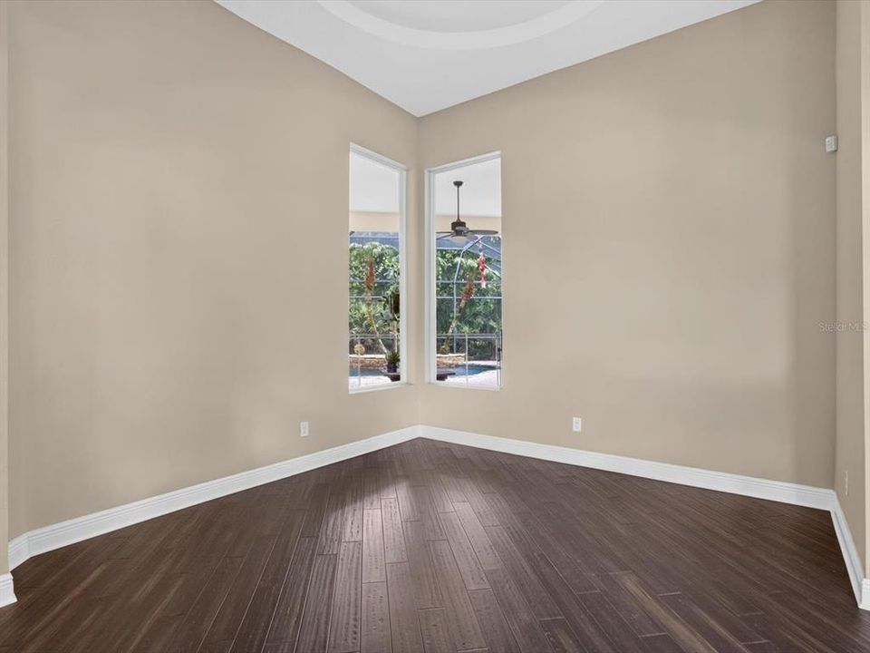 En Venta: $698,000 (3 camas, 3 baños, 2574 Pies cuadrados)