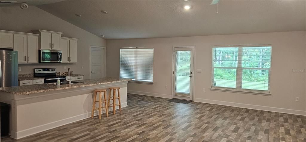 В аренду: $2,400 (4 спален, 3 ванн, 2117 Квадратных фут)
