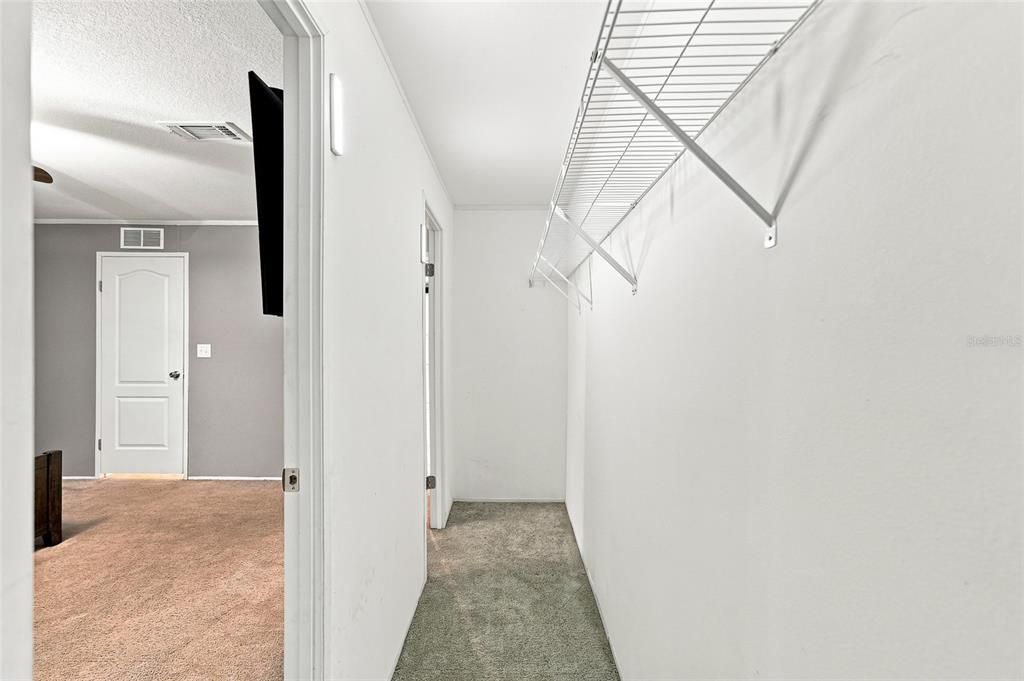 En Venta: $299,000 (4 camas, 2 baños, 2108 Pies cuadrados)