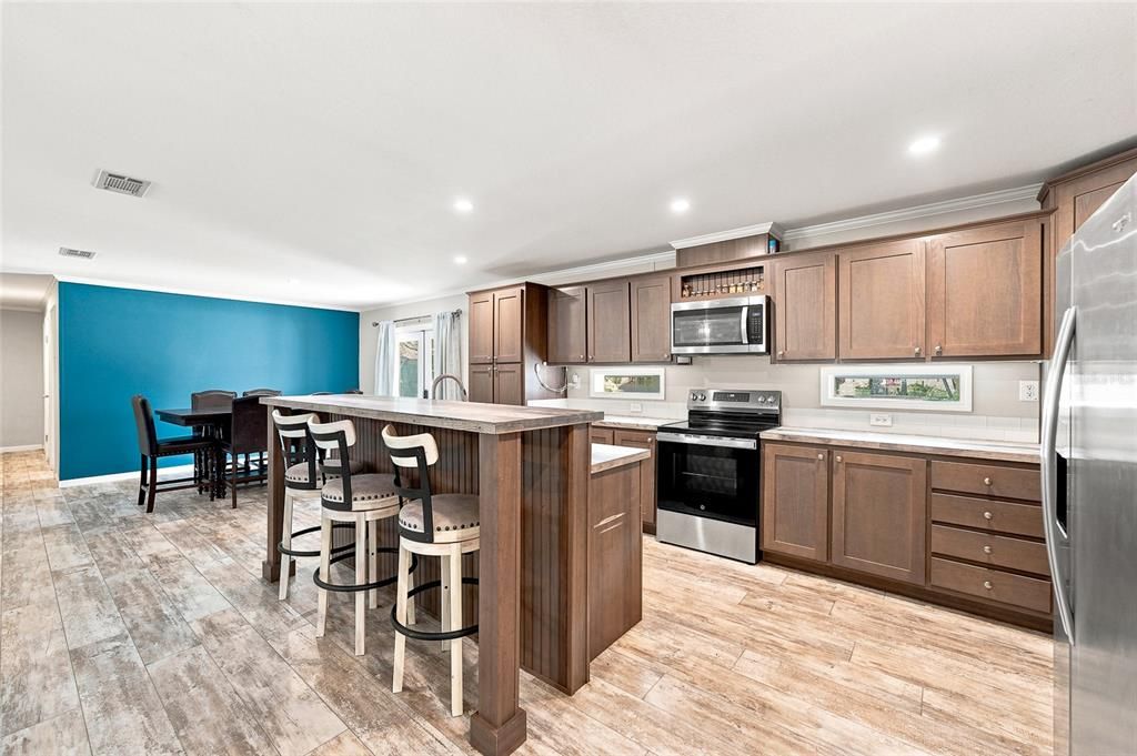 En Venta: $299,000 (4 camas, 2 baños, 2108 Pies cuadrados)