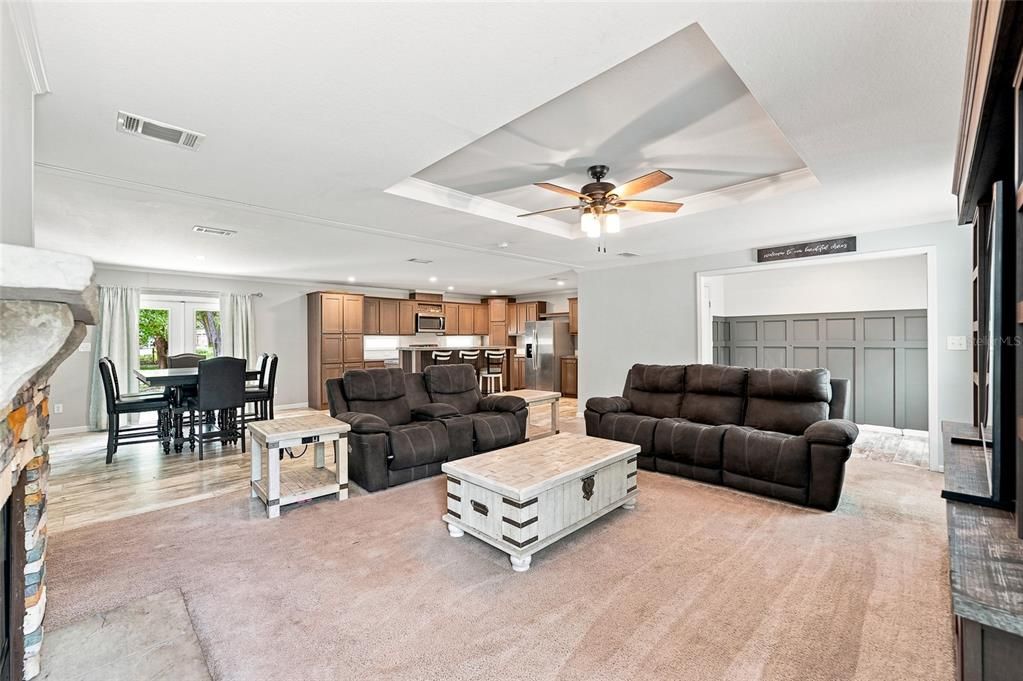 En Venta: $299,000 (4 camas, 2 baños, 2108 Pies cuadrados)