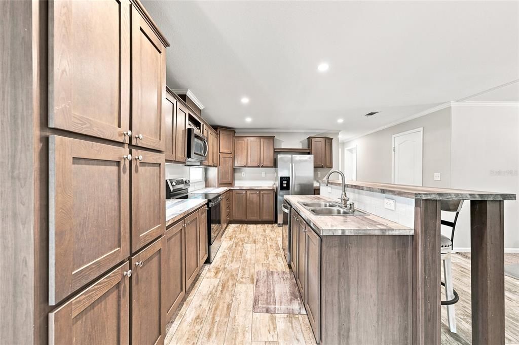 En Venta: $299,000 (4 camas, 2 baños, 2108 Pies cuadrados)