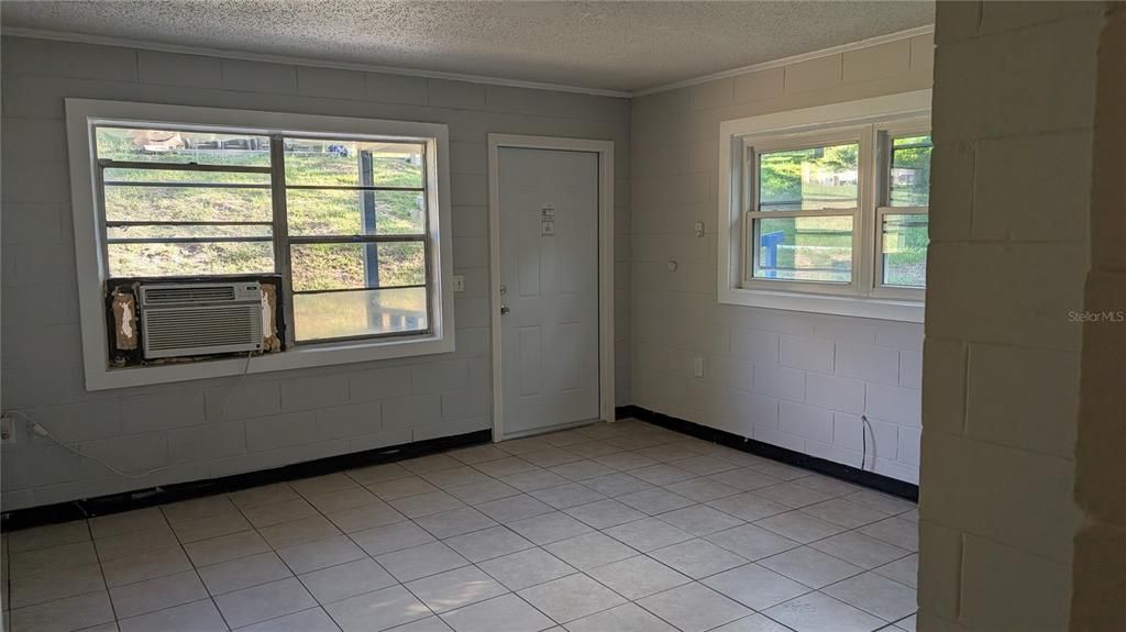 For Rent: $1,400 (2 beds, 1 baths, 624 Square Feet)