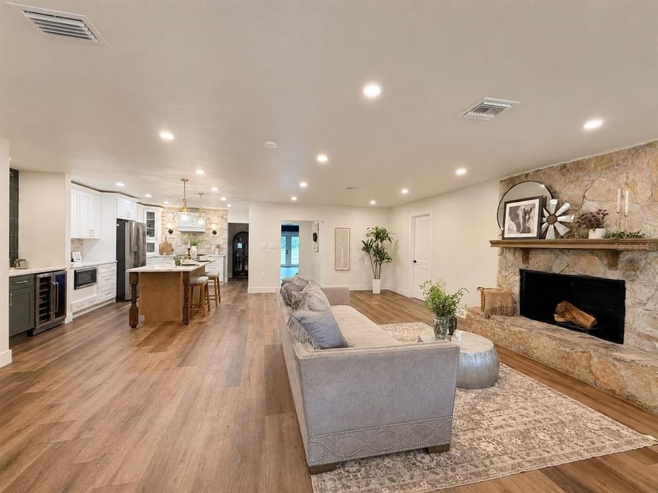 En Venta: $969,999 (4 camas, 2 baños, 3108 Pies cuadrados)