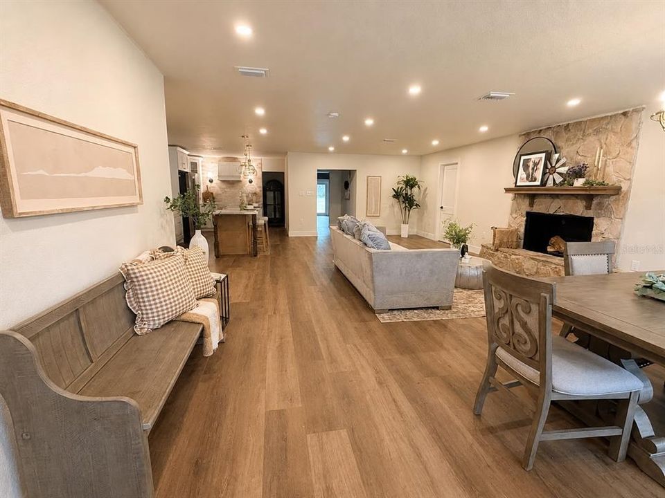 En Venta: $969,999 (4 camas, 2 baños, 3108 Pies cuadrados)
