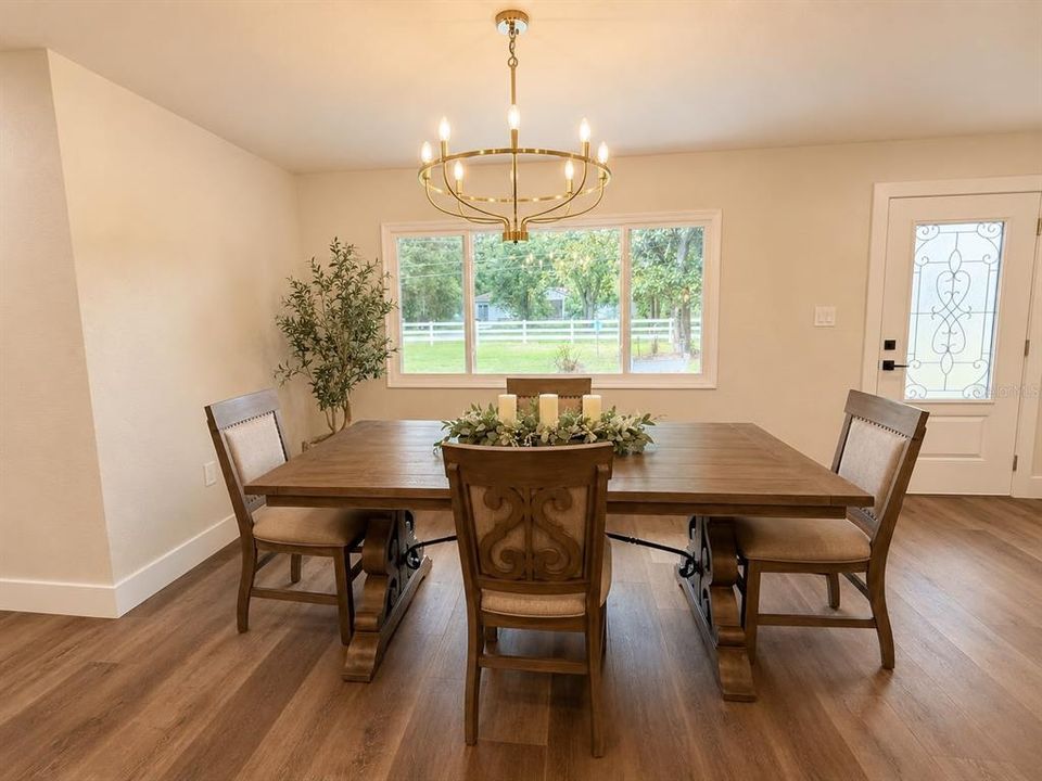 En Venta: $969,999 (4 camas, 2 baños, 3108 Pies cuadrados)