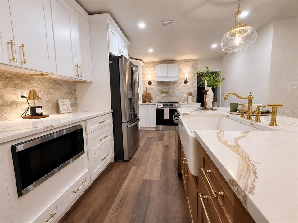 En Venta: $969,999 (4 camas, 2 baños, 3108 Pies cuadrados)