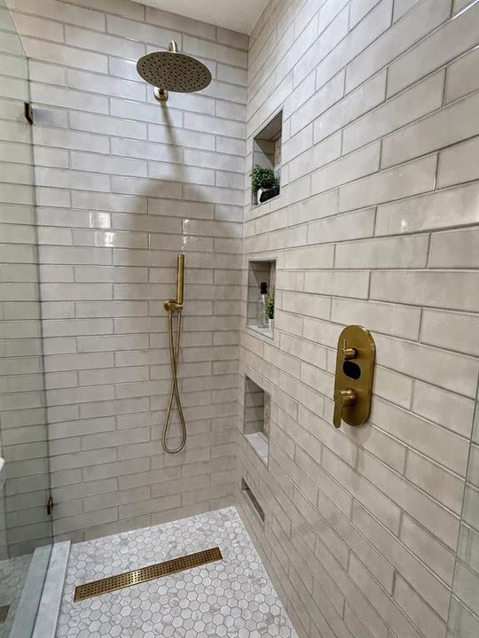 En Venta: $969,999 (4 camas, 2 baños, 3108 Pies cuadrados)