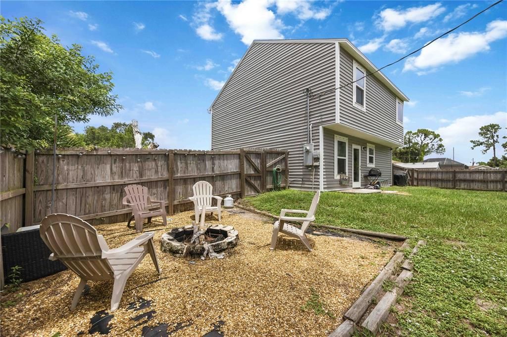 Active With Contract: $284,900 (3 beds, 2 baths, 1437 Square Feet)