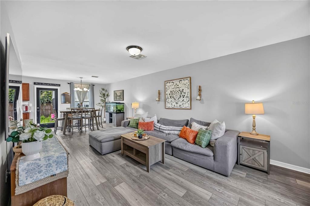 Active With Contract: $284,900 (3 beds, 2 baths, 1437 Square Feet)