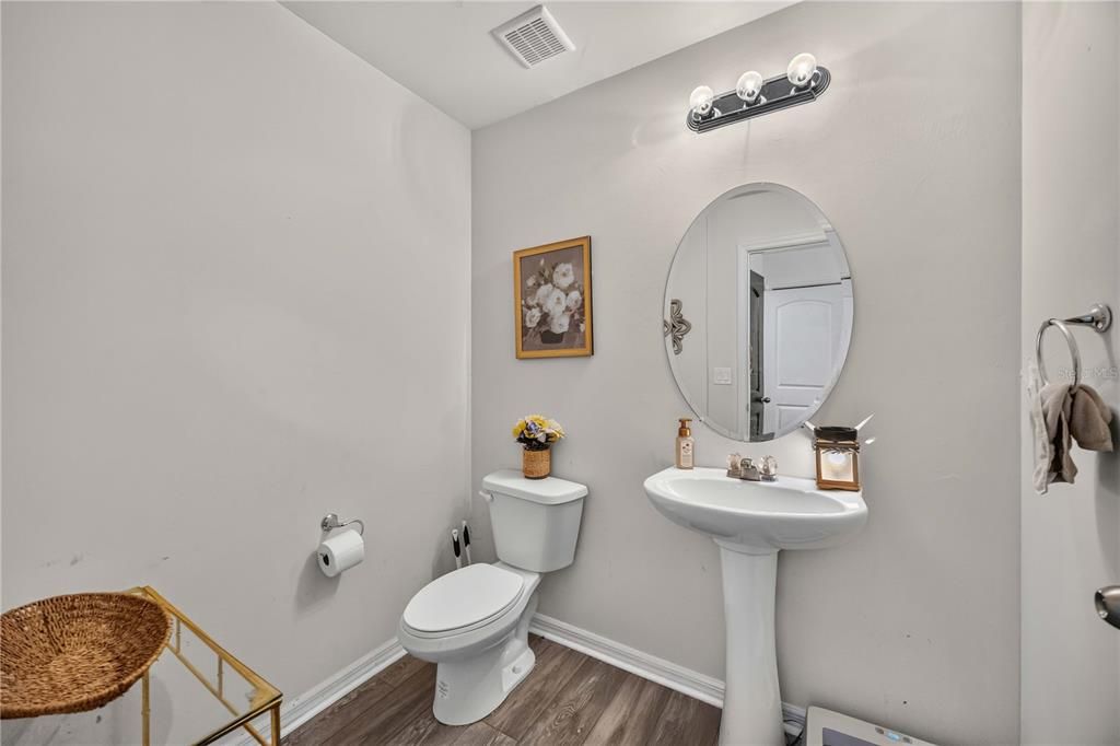 Active With Contract: $284,900 (3 beds, 2 baths, 1437 Square Feet)
