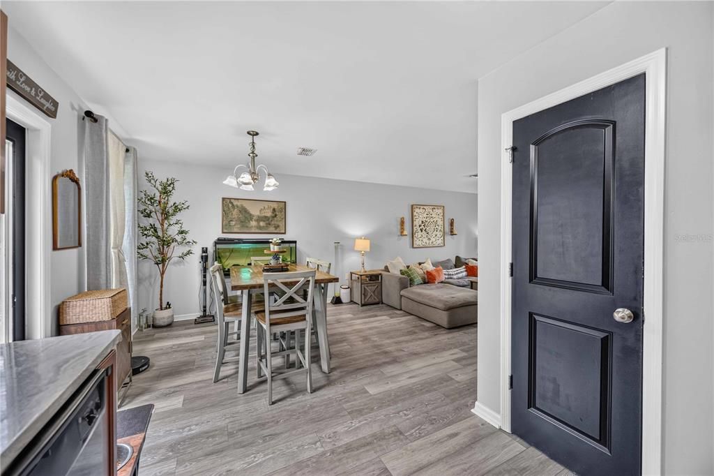 Active With Contract: $284,900 (3 beds, 2 baths, 1437 Square Feet)