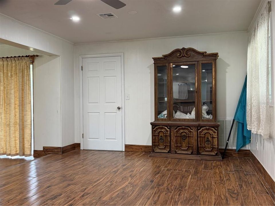 В аренду: $1,850 (3 спален, 2 ванн, 1644 Квадратных фут)