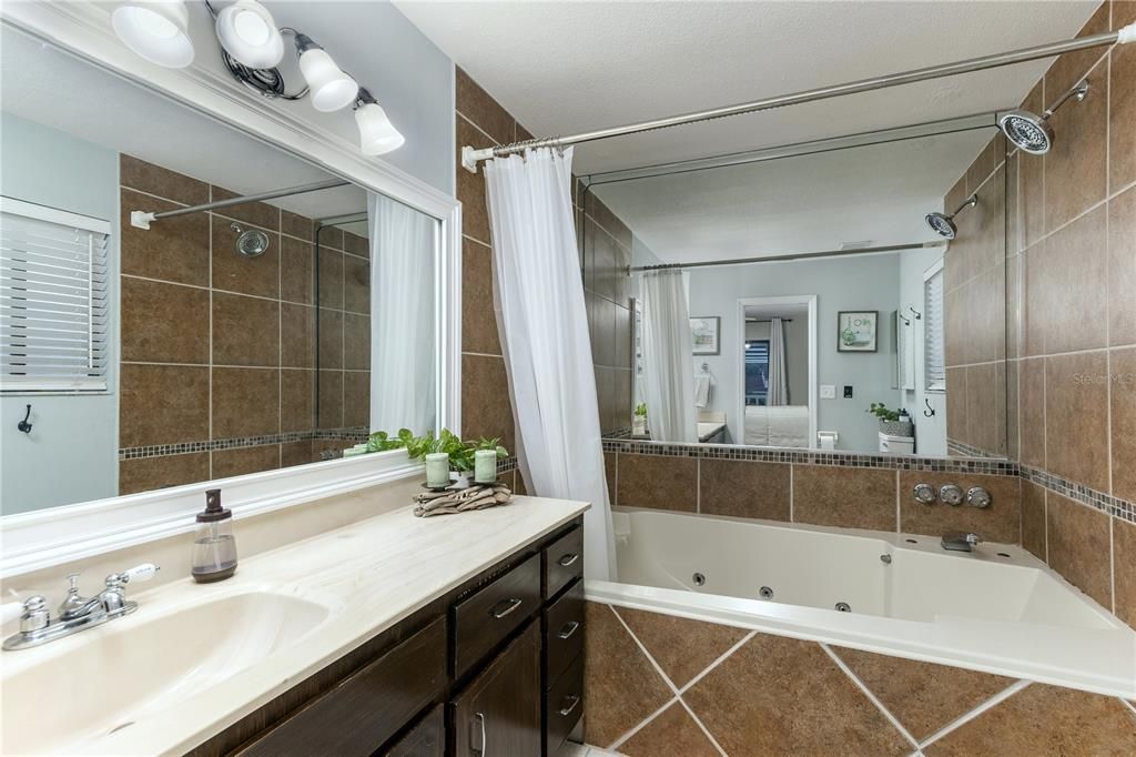 En Venta: $549,000 (6 camas, 3 baños, 3224 Pies cuadrados)