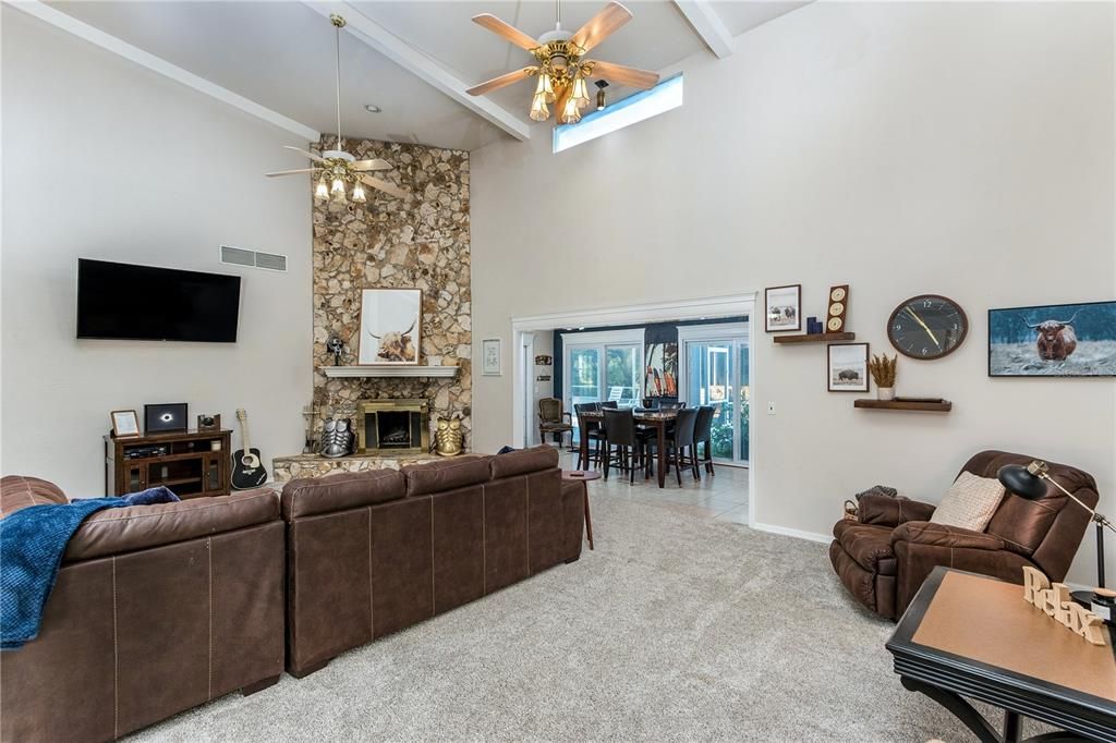 En Venta: $549,000 (6 camas, 3 baños, 3224 Pies cuadrados)
