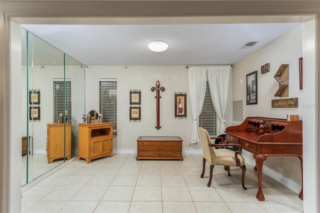En Venta: $549,000 (6 camas, 3 baños, 3224 Pies cuadrados)