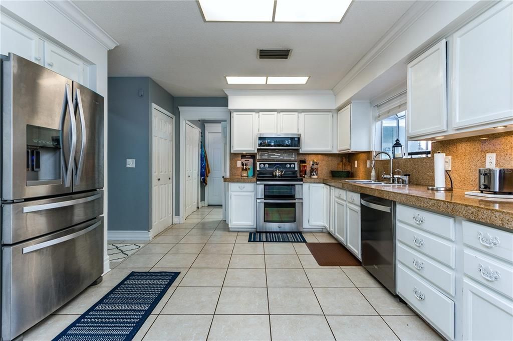 En Venta: $549,000 (6 camas, 3 baños, 3224 Pies cuadrados)
