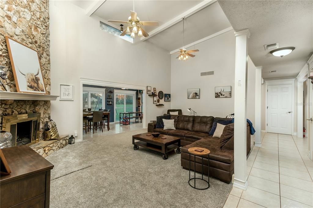 En Venta: $549,000 (6 camas, 3 baños, 3224 Pies cuadrados)