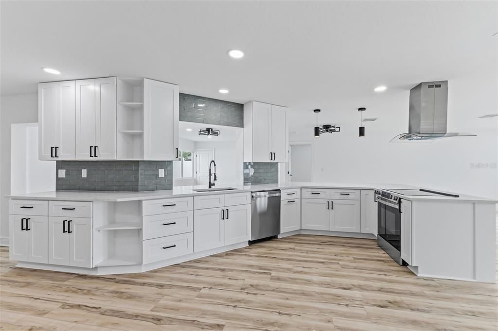 На продажу: $699,900 (4 спален, 2 ванн, 2078 Квадратных фут)