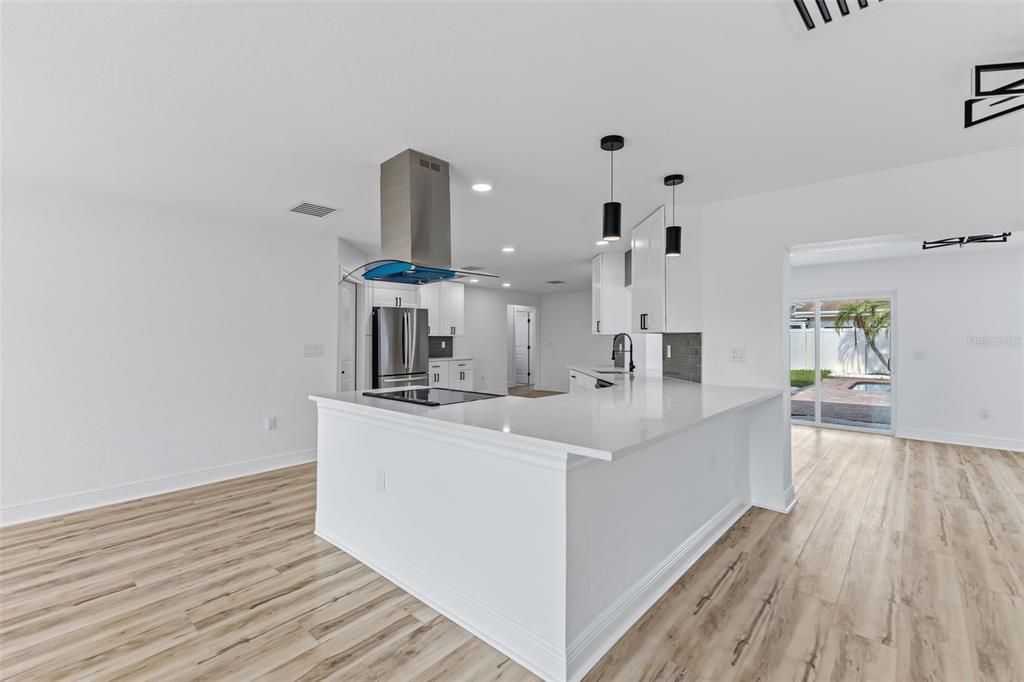На продажу: $699,900 (4 спален, 2 ванн, 2078 Квадратных фут)