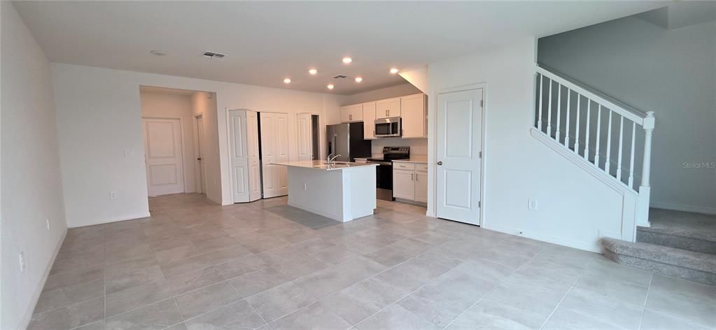 For Rent: $2,400 (3 beds, 2 baths, 1414 Square Feet)