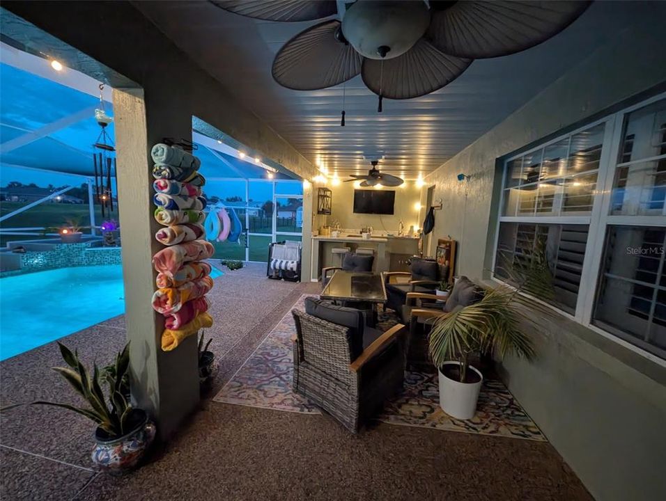 En Venta: $449,900 (4 camas, 2 baños, 2490 Pies cuadrados)