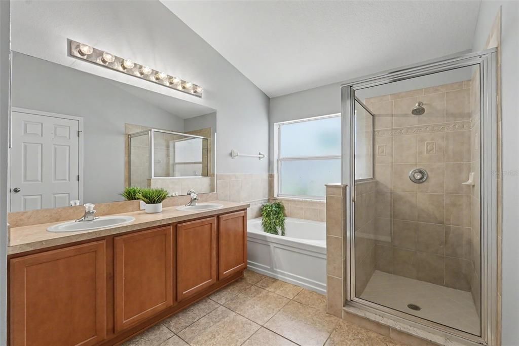 На продажу: $424,990 (4 спален, 2 ванн, 2041 Квадратных фут)