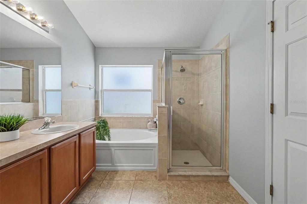 На продажу: $424,990 (4 спален, 2 ванн, 2041 Квадратных фут)