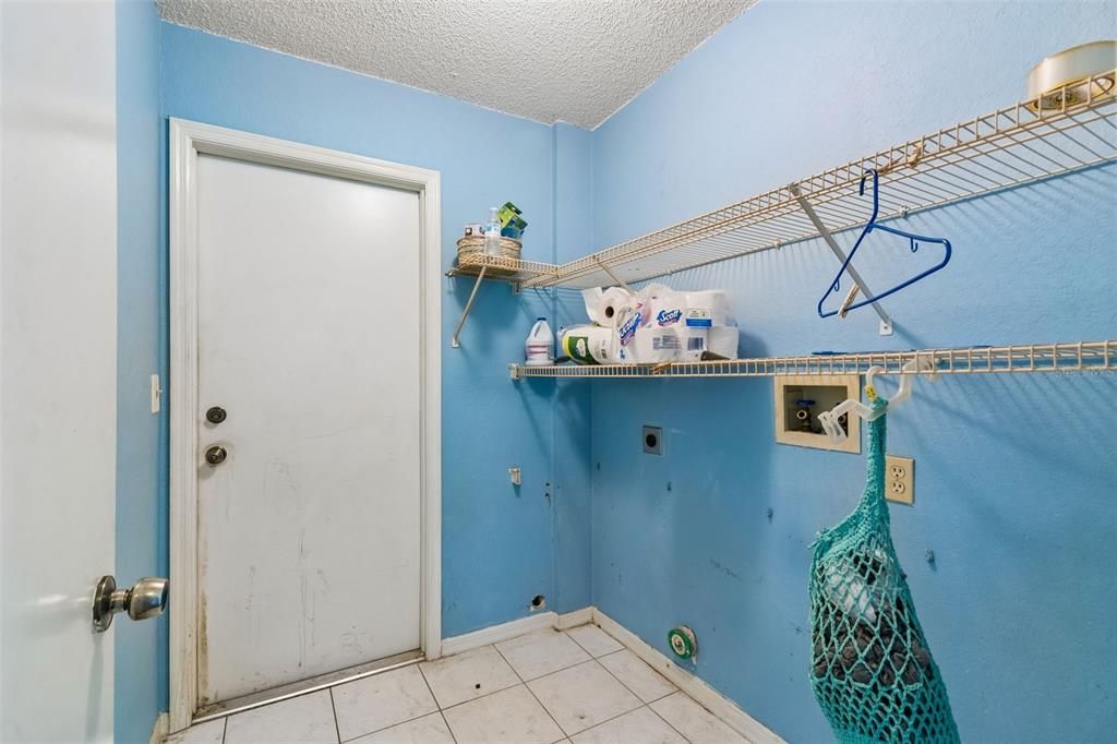 На продажу: $299,999 (3 спален, 2 ванн, 1407 Квадратных фут)