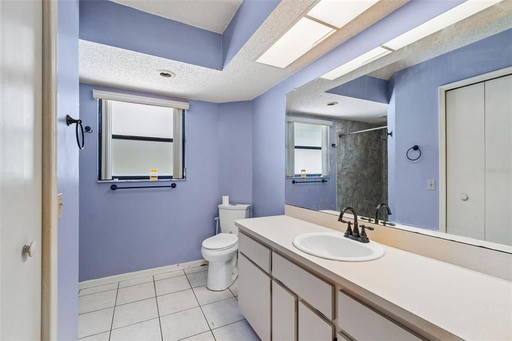 На продажу: $299,999 (3 спален, 2 ванн, 1407 Квадратных фут)