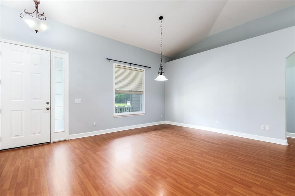 En Venta: $529,900 (4 camas, 2 baños, 2094 Pies cuadrados)