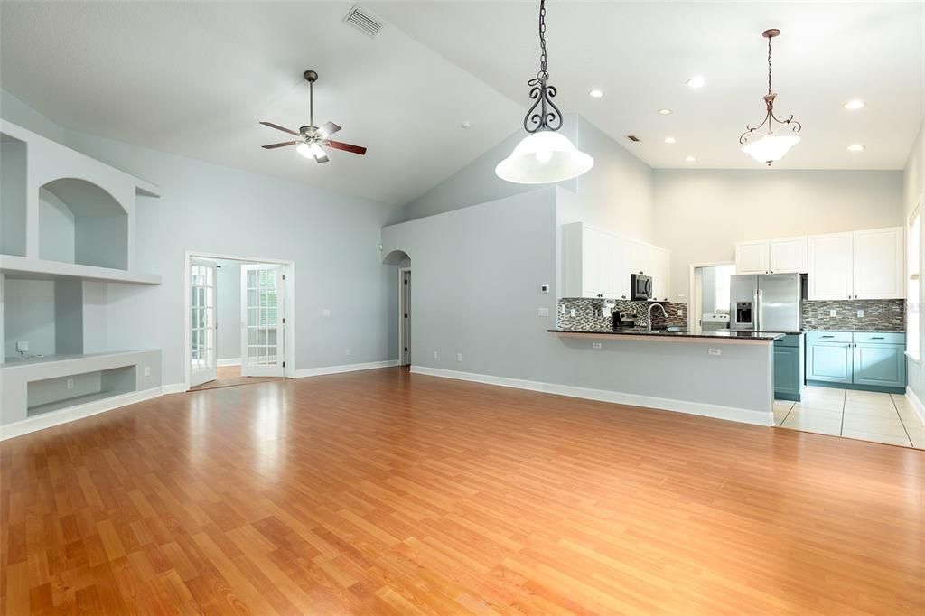 En Venta: $529,900 (4 camas, 2 baños, 2094 Pies cuadrados)