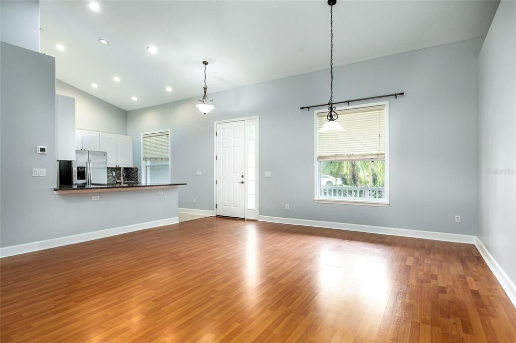 En Venta: $529,900 (4 camas, 2 baños, 2094 Pies cuadrados)