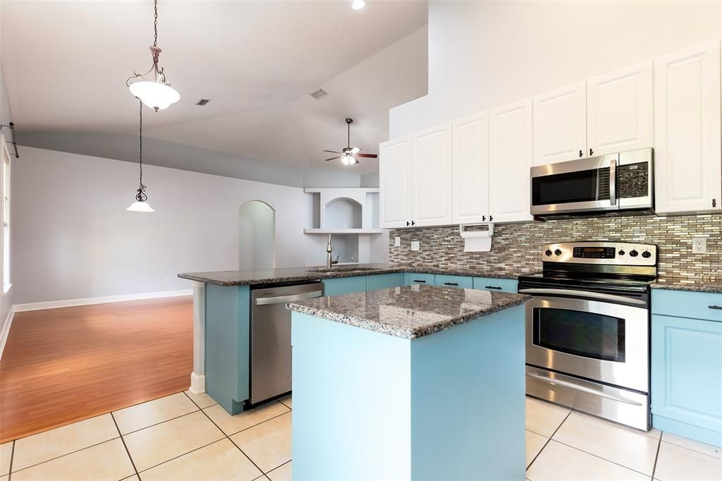 En Venta: $529,900 (4 camas, 2 baños, 2094 Pies cuadrados)