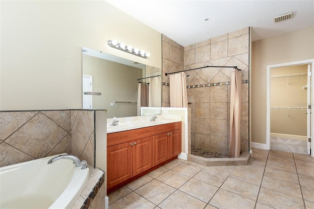 En Venta: $529,900 (4 camas, 2 baños, 2094 Pies cuadrados)