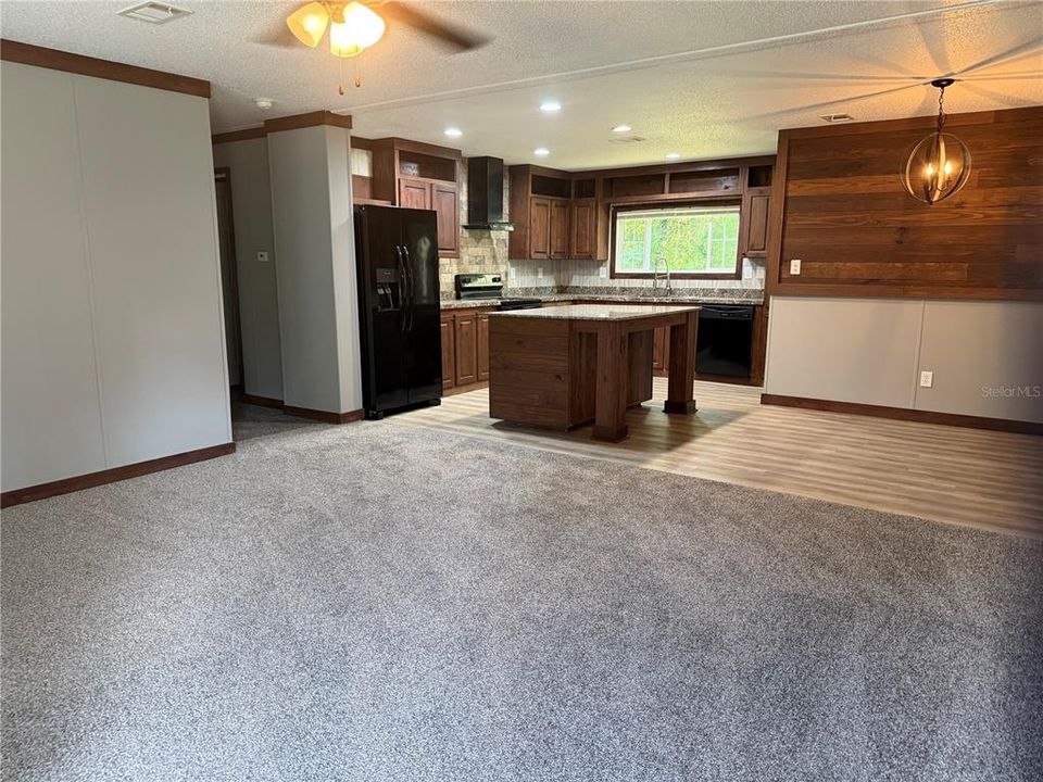 На продажу: $199,900 (4 спален, 2 ванн, 1560 Квадратных фут)