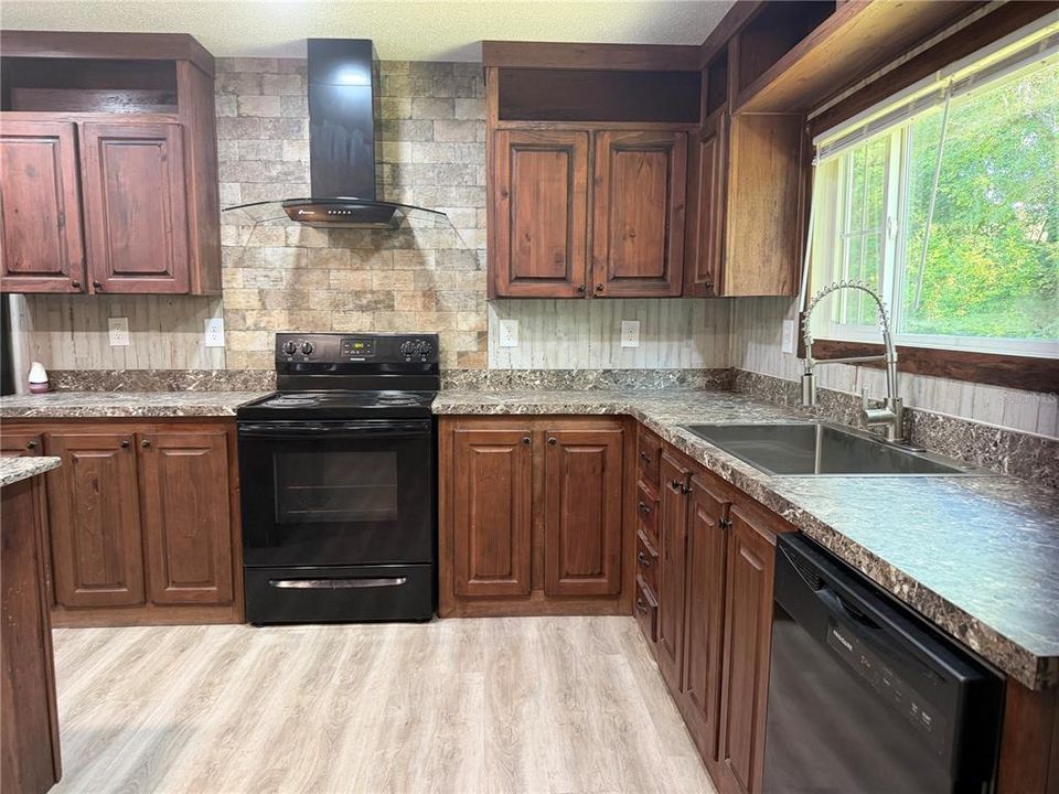 На продажу: $199,900 (4 спален, 2 ванн, 1560 Квадратных фут)
