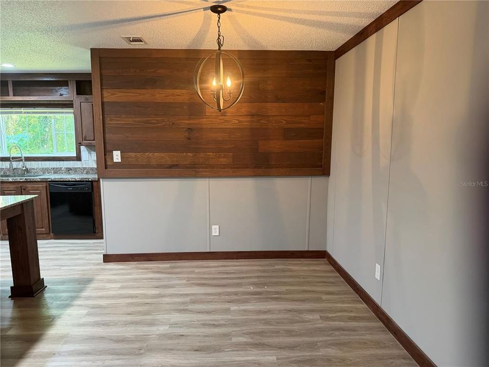 На продажу: $199,900 (4 спален, 2 ванн, 1560 Квадратных фут)