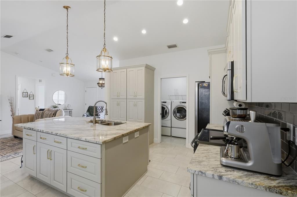 En Venta: $348,750 (3 camas, 2 baños, 1384 Pies cuadrados)