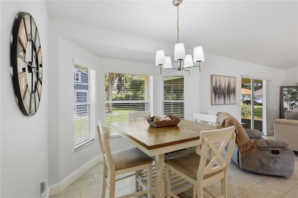 En Venta: $348,750 (3 camas, 2 baños, 1384 Pies cuadrados)