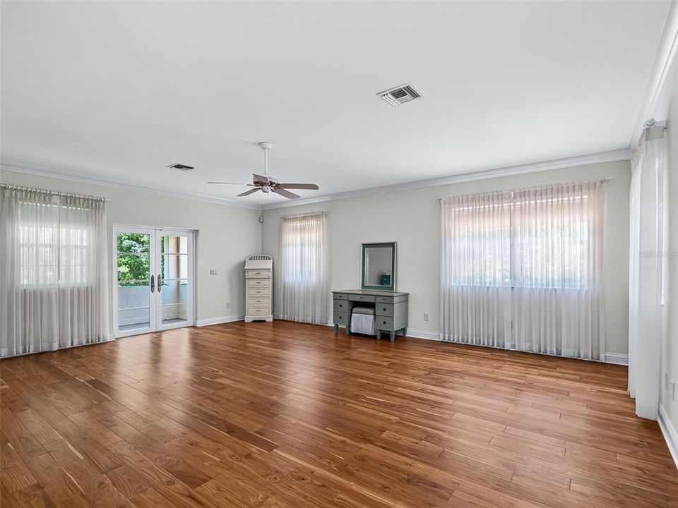 For Sale: $1,350,000 (4 beds, 5 baths, 5390 Square Feet)