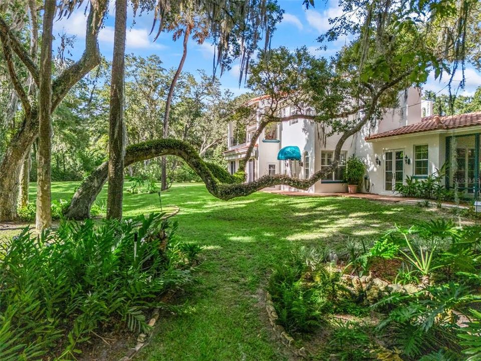 For Sale: $1,350,000 (4 beds, 5 baths, 5390 Square Feet)