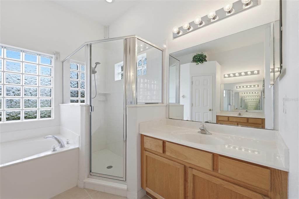 En Venta: $449,990 (6 camas, 4 baños, 2942 Pies cuadrados)