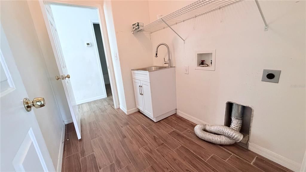 В аренду: $2,450 (3 спален, 2 ванн, 2023 Квадратных фут)