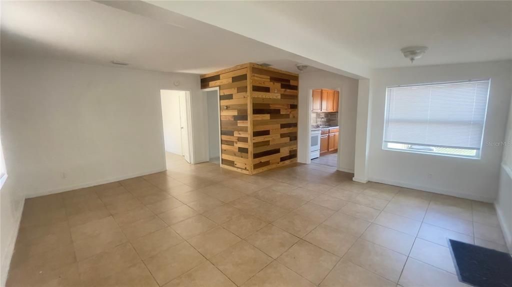 На продажу: $149,900 (2 спален, 1 ванн, 968 Квадратных фут)