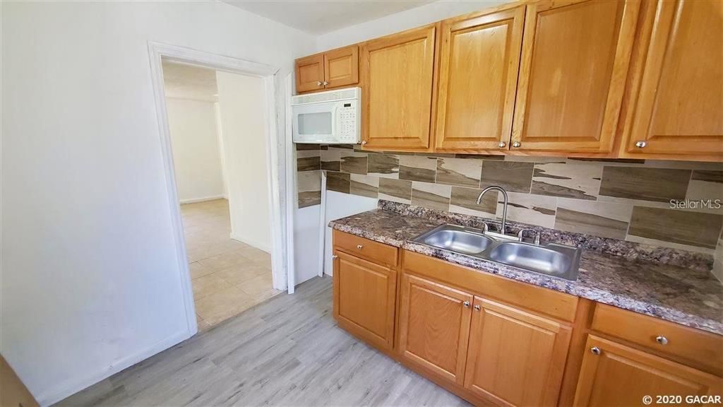 На продажу: $149,900 (2 спален, 1 ванн, 968 Квадратных фут)