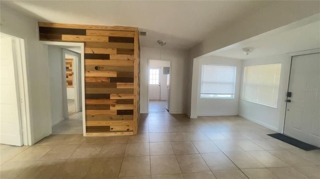 На продажу: $149,900 (2 спален, 1 ванн, 968 Квадратных фут)