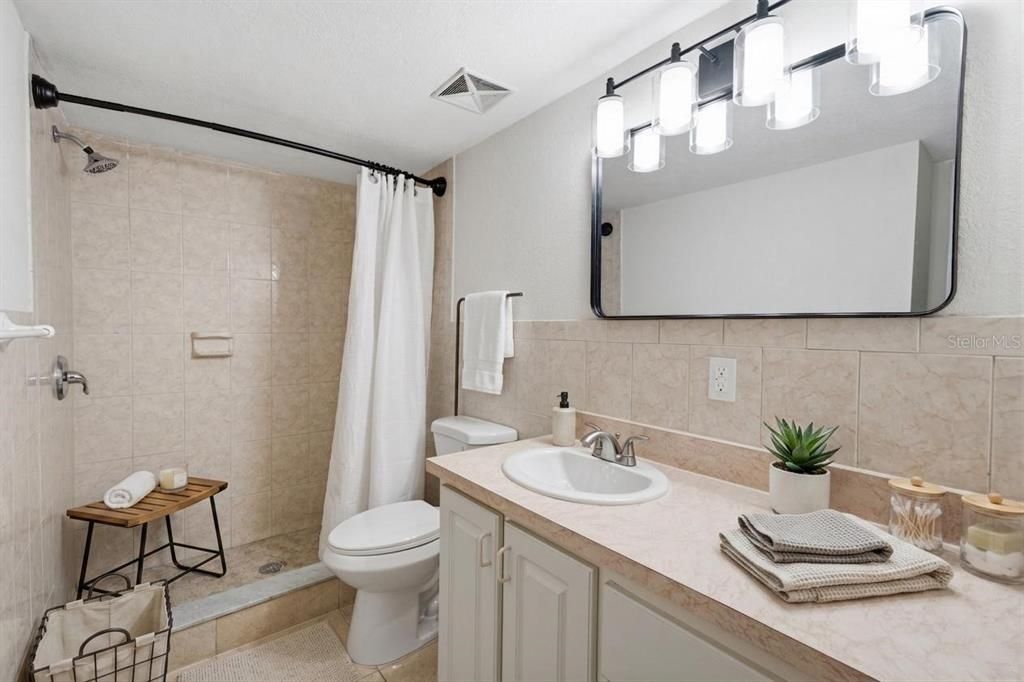 В аренду: $1,395 (1 спален, 1 ванн, 744 Квадратных фут)